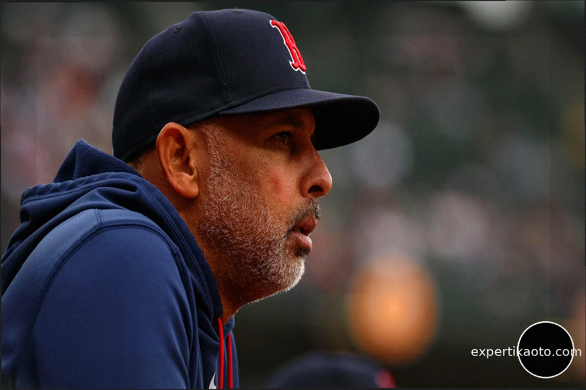 Алекс Кора: Вернется ли он на пост менеджера MLB после увольнения из «Ред Сокс» и предложения «Филлис»?